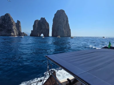 Motorboat rental with or without captain Mano Marine Castellammare di Stabia