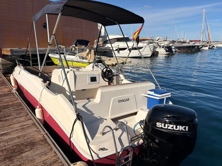 Bateau à moteur à louer à Sant Antoni de Portmany au meilleur prix