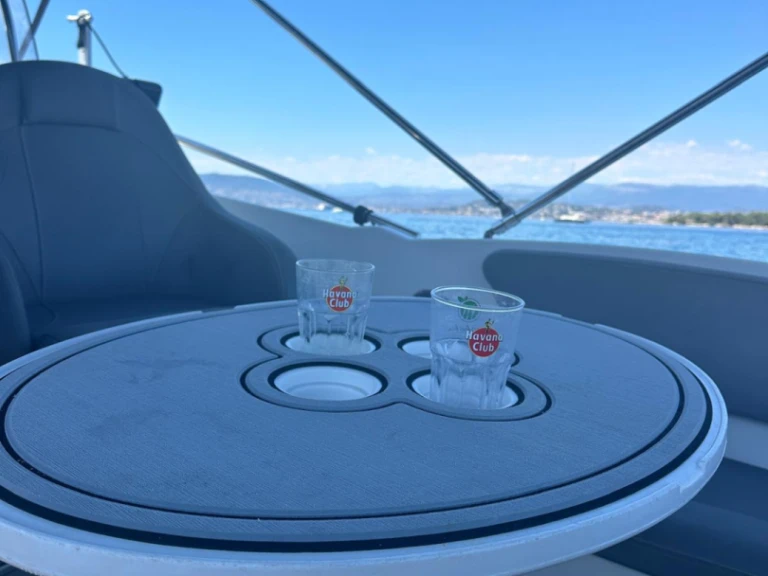 Bateau à moteur à louer à Mandelieu-la-Napoule au meilleur prix