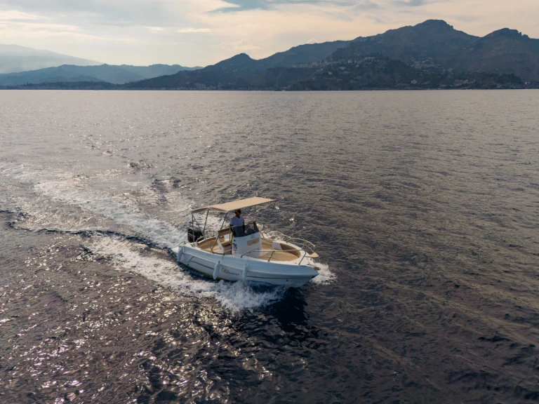 Louer Bateau à moteur avec ou sans skipper blumax 19 pro à Taormina