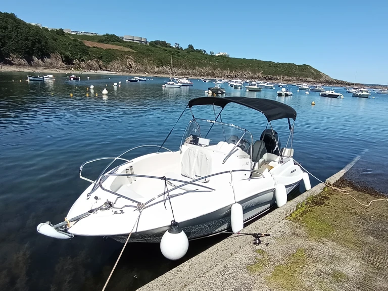 Louer Bateau à moteur avec ou sans skipper Quicksilver à Brest
