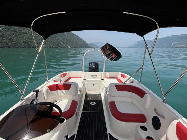 Bateau à moteur à louer à Grand Port d'Aix-les-Bains au meilleur prix