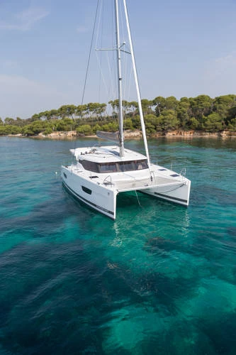 Louer Catamaran avec ou sans skipper Fountaine Pajot à Cannes