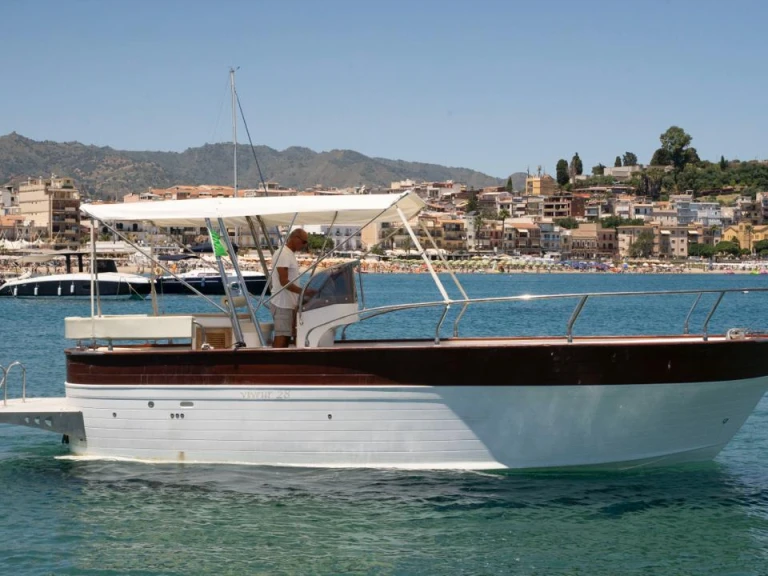 Location bateau viveur 28 open à Giardini-Naxos sur Samboat