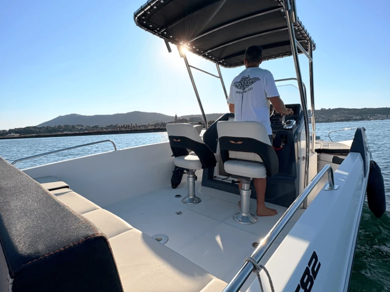 Location Bateau à moteur Bénéteau avec permis