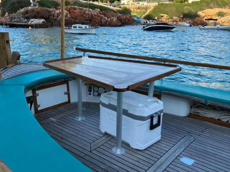 Bateau à moteur à louer à Cala Canutells au meilleur prix