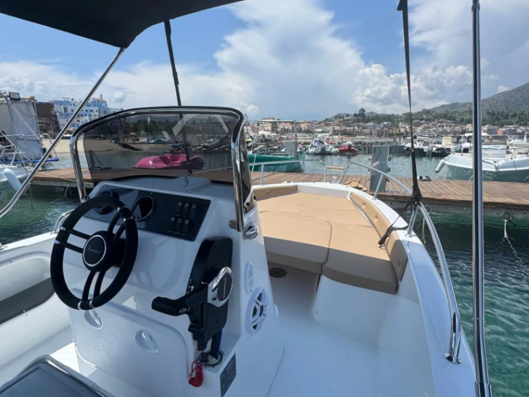 Location à Giardini-Naxos - Aquabat Sport Line 19 sur SamBoat