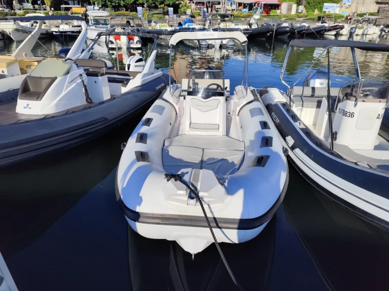 Louez un Zodiac Medline à Porto-Vecchio