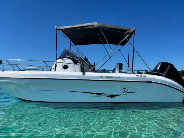 Bateau à moteur à louer à Port-Camargue au meilleur prix