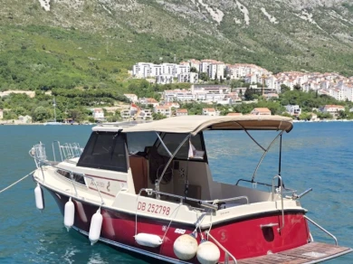 Noleggiare una Bénéteau Antares 660 a Dubrovnik