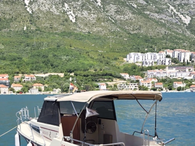 Louer Bateau à moteur avec ou sans skipper Bénéteau à Dubrovnik