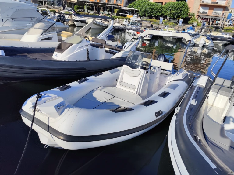 Semi-rigide à louer à Porto-Vecchio au meilleur prix