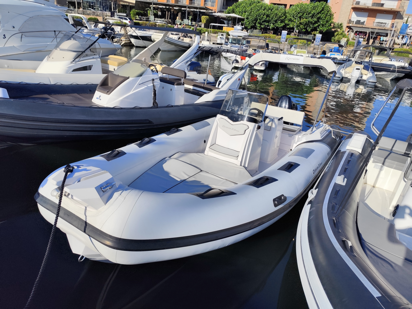 Semi-rigide à louer à Porto-Vecchio au meilleur prix