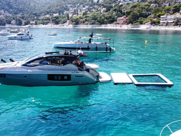 Location à Port de Nice - Cranchi Cranchi M44 HT sur SamBoat