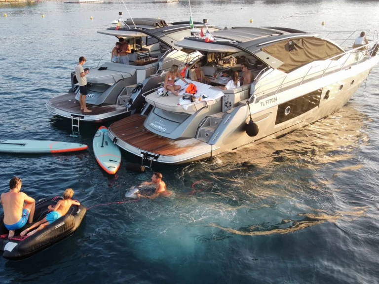 Location Bateau à moteur à Port de Nice - Cranchi Cranchi M44 HT