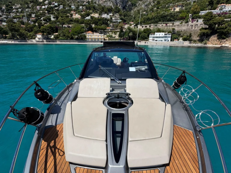 Location bateau Cranchi Cranchi M44 HT à Port de Nice sur Samboat