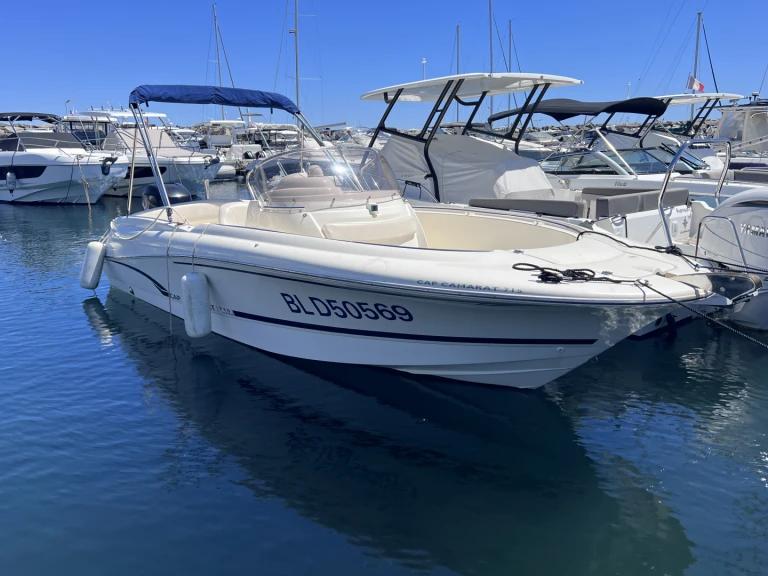 Location bateau Les Issambres pas cher Jeanneau cap camarat 715