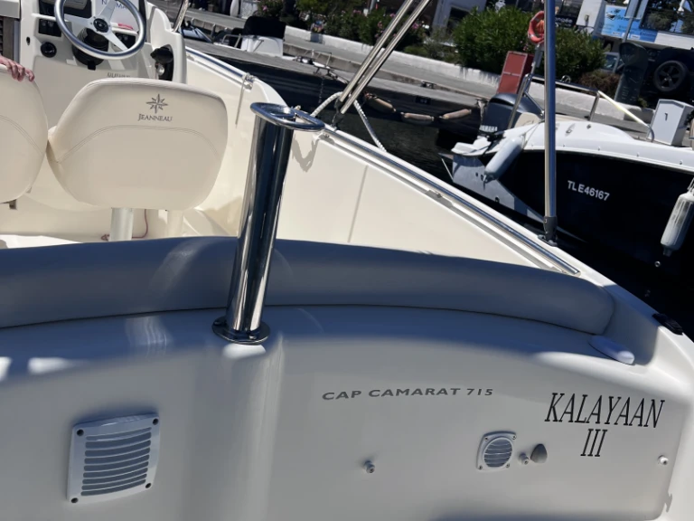 Location bateau Jeanneau Jeanneau cap camarat 715 à Les Issambres sur Samboat