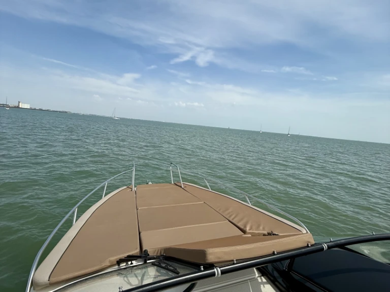 Quicksilver Activ 805 Cruiser a louer à La Rochelle