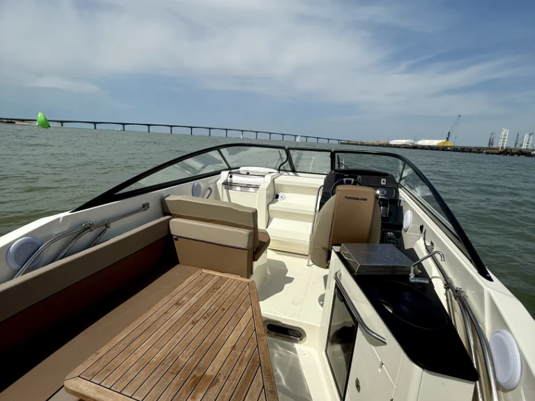 Location à La Rochelle - Quicksilver Activ 805 Cruiser sur SamBoat