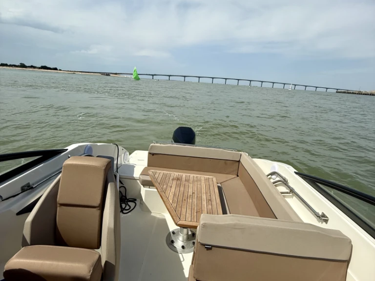 Location bateau La Rochelle pas cher Activ 805 Cruiser