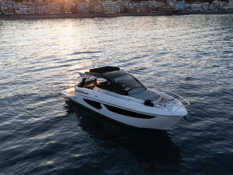 FIM REGINA 440 a louer à Giardini-Naxos