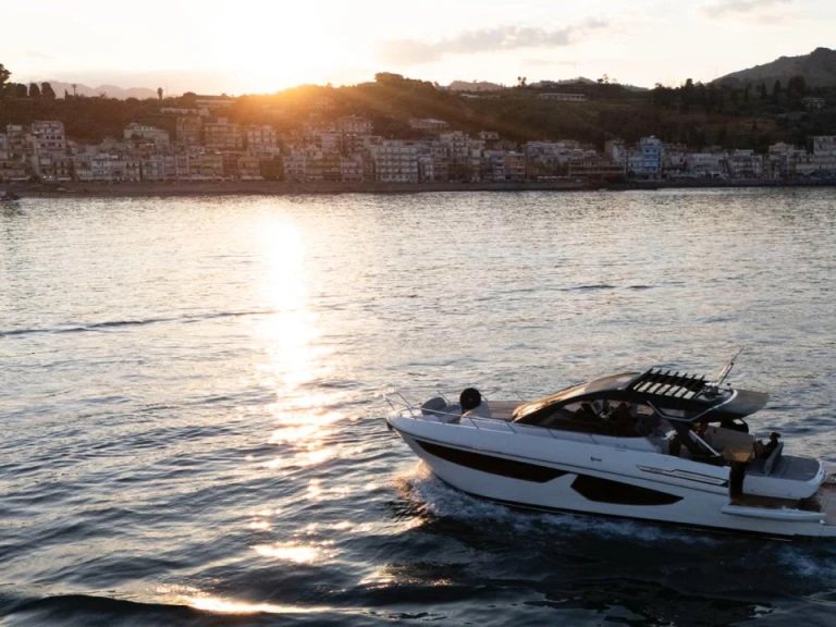 Location Yacht à Giardini-Naxos - FIM REGINA 440