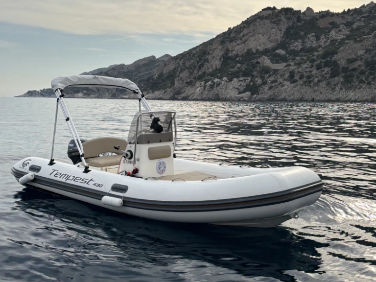 Location Semi-rigide à Marseille - Capelli Tempest 430