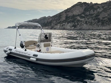Noleggio Gommone a Marseille – Capelli Tempest 430