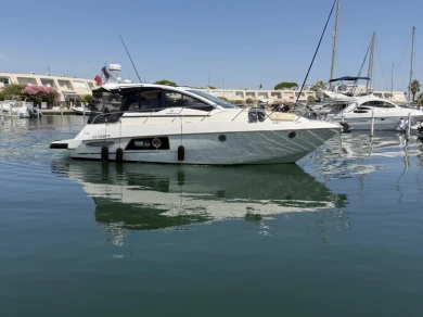 Location bateau Cranchi M 38 Hard Top à Le Grau-du-Roi sur Samboat