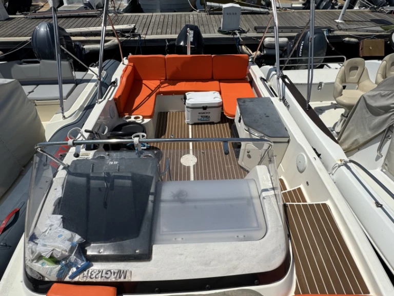 Quicksilver Activ 755 Sundeck a louer à Marseille