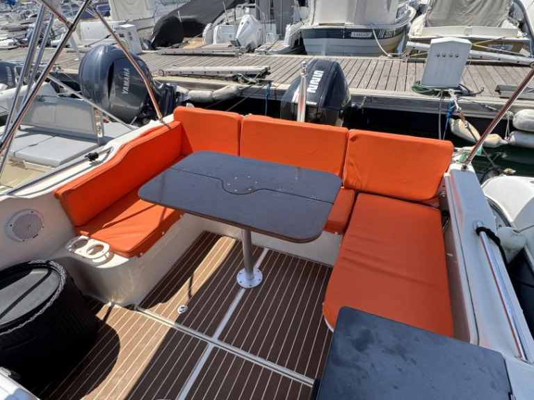 Location à Marseille - Quicksilver Activ 755 Sundeck sur SamBoat