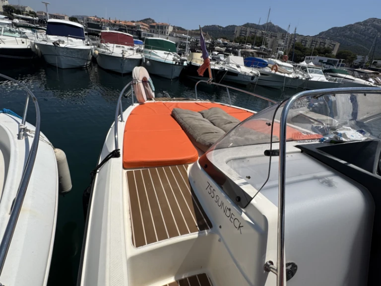 Location bateau Quicksilver Activ 755 Sundeck à Marseille sur Samboat