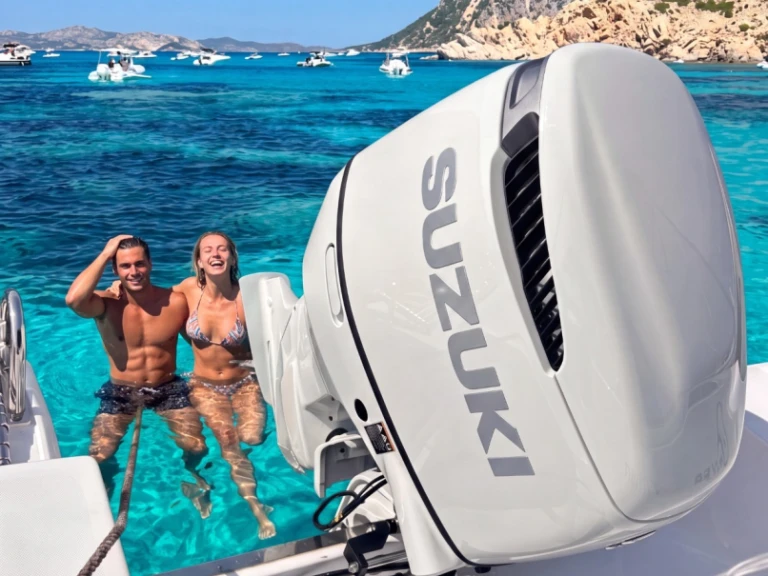 Louer Bateau à moteur avec ou sans skipper Saver à Italie