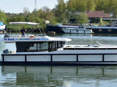 Le Boat Horizon 5 charter bareboat or captained in  Trèbes