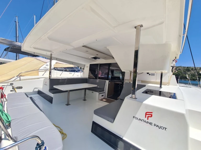 Louez un Fountaine Pajot Lucia 40 à Zaton