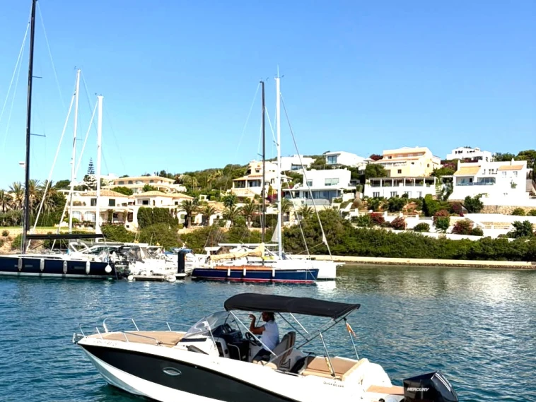 Louer Bateau à moteur avec ou sans skipper Quicksilver à Port de Port Mahon