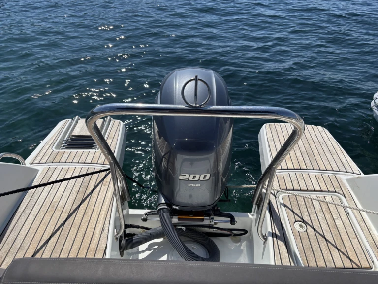 Location bateau Les Issambres pas cher Cap Camarat 6.5 BR