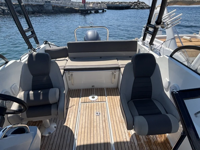 Location bateau Jeanneau Cap Camarat 6.5 BR à Les Issambres sur Samboat