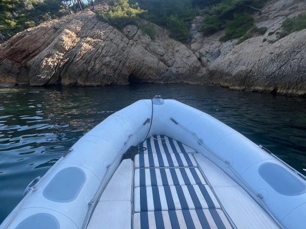 Louer Semi-rigide avec ou sans skipper Valiant à Marseille