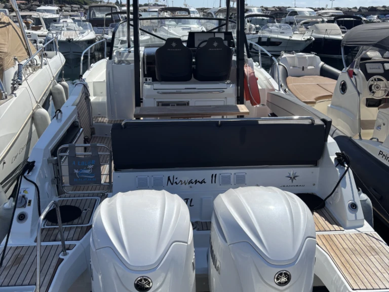 Location à Les Issambres - Jeanneau Cap Camarat 9.0 WA sur SamBoat