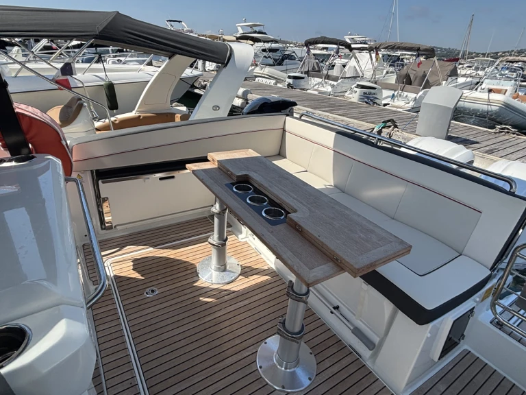 Location bateau Les Issambres pas cher Cap Camarat 9.0 WA