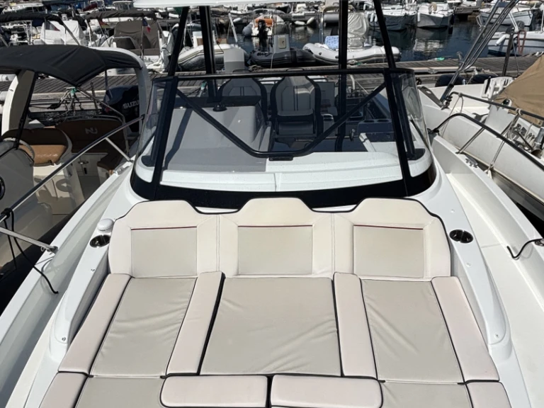 Location Bateau à moteur à Les Issambres - Jeanneau Cap Camarat 9.0 WA