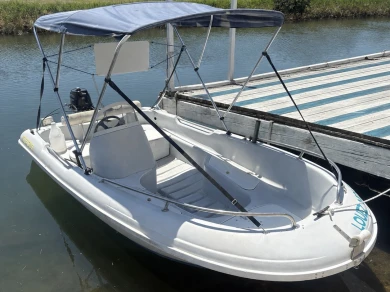 Louer Bateau à moteur avec ou sans skipper Jeanneau à France