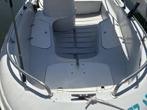 Location Bateau à moteur Jeanneau avec permis