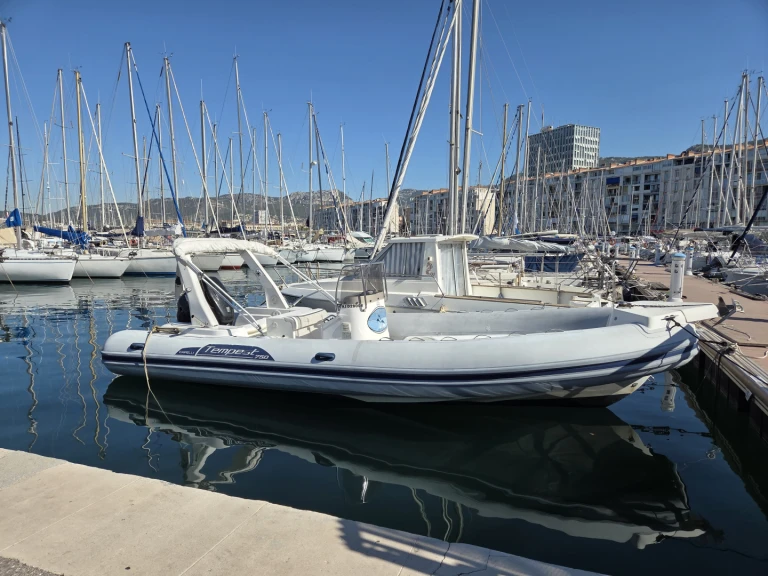 Semi-rigide à louer à Toulon au meilleur prix