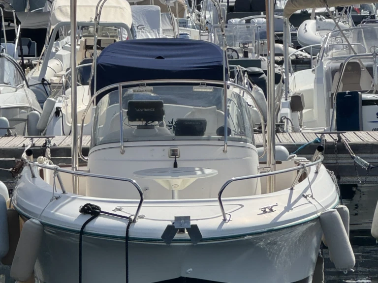 Location Bateau à moteur Jeanneau avec permis