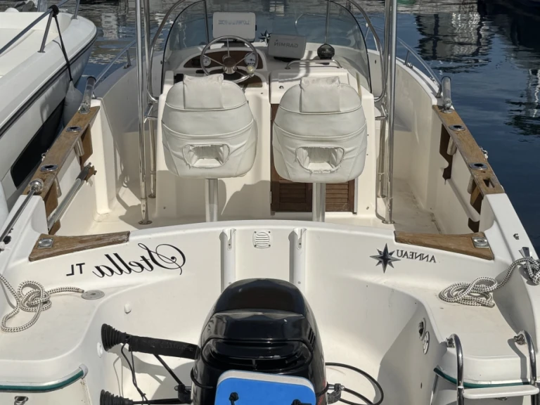 Location bateau Les Issambres pas cher Cap Camarat 625