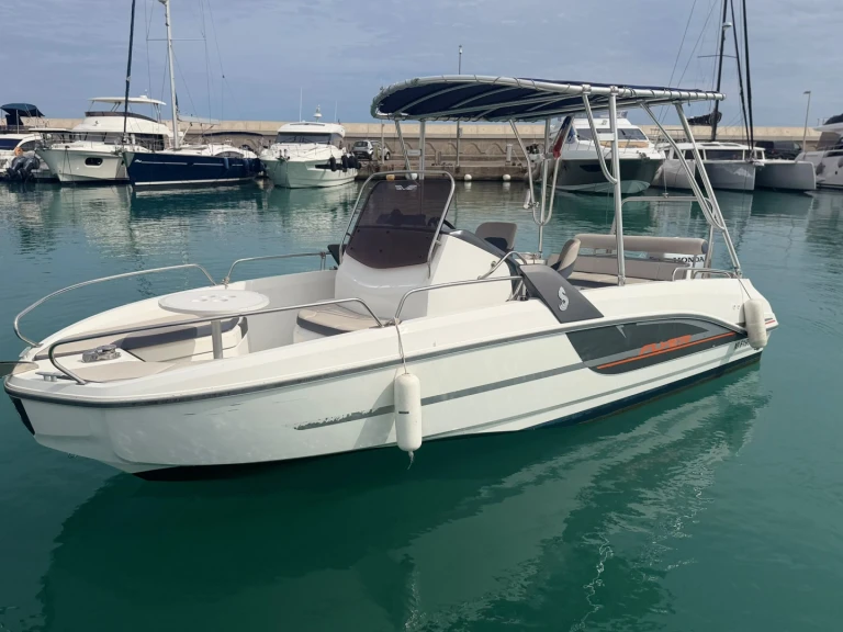 Location Bateau à moteur Bénéteau avec permis
