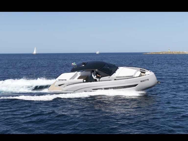 Bateau à moteur à louer à Marina Botafoch au meilleur prix